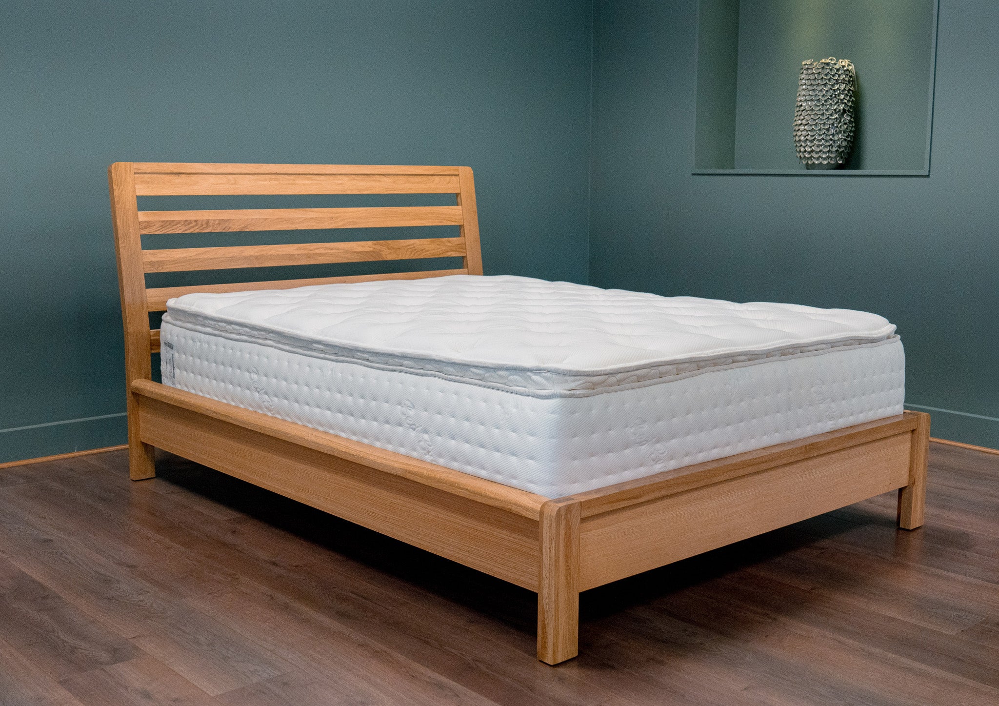 Victoria 4ft6" Double Oak Bed Frame Low End